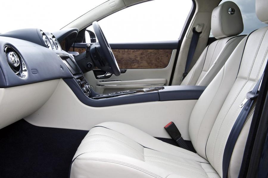  Jaguar XJ V6 2013 года  (фото 18 из 26)